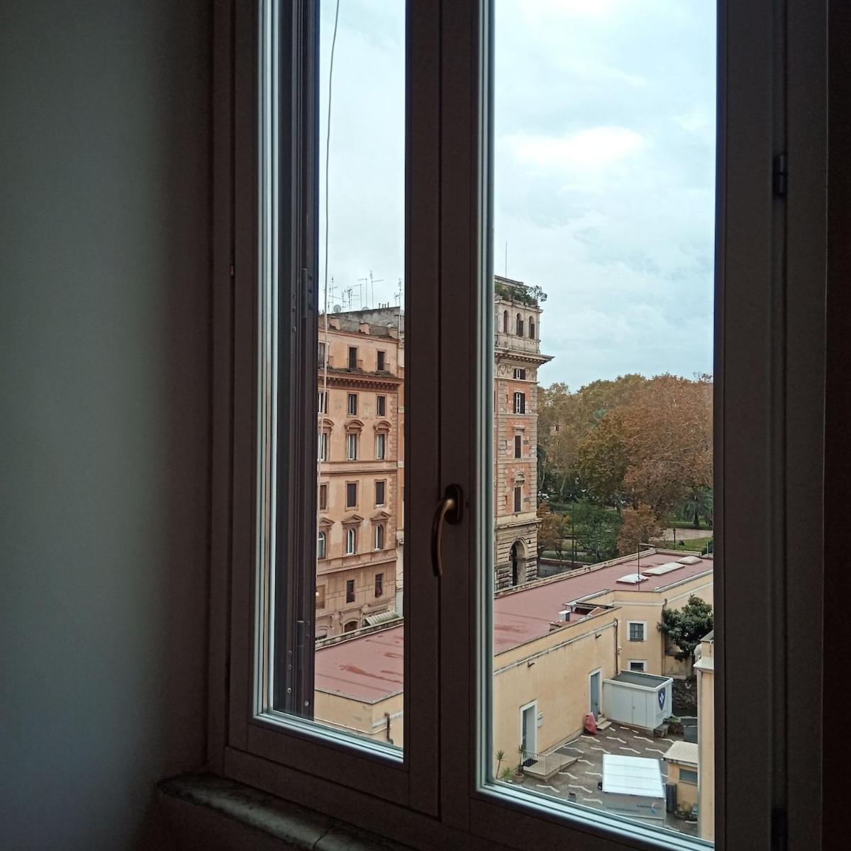 Principe House, Rome, 3 Bedroom 2 Bath, Elegant Full Of Light Roma